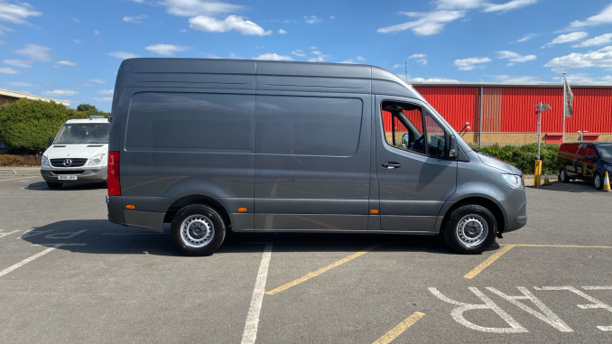 Mercedes-Benz Sprinter 315Cdi L2 Diesel Rwd 3.5t H2 Pro Van 9G-Tronic - Image 8